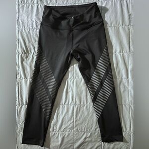 NWT Strong by Zumba Fitness Black cropped leggings - Medium
